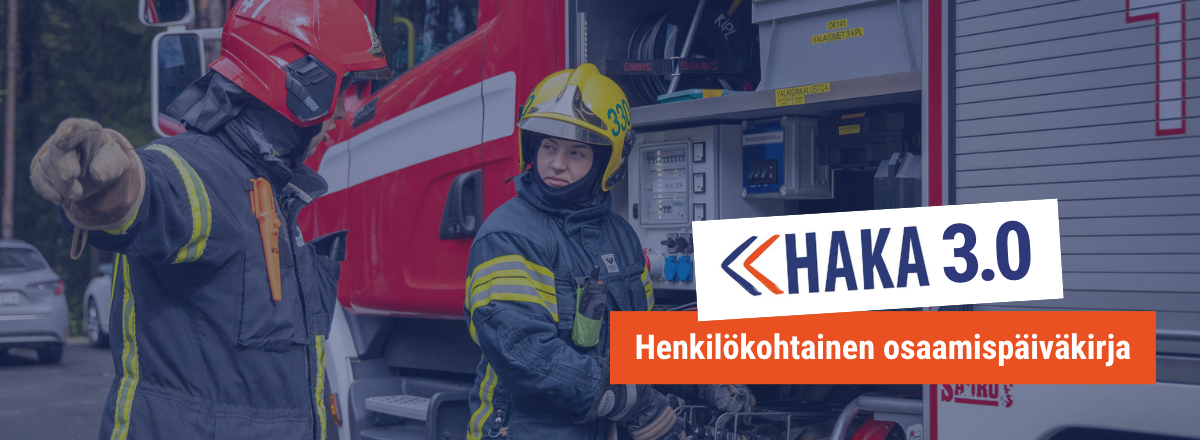Palokuntalaiset paloauton edess&auml;, teksti HAKA 3.0 henkil&ouml;kohtainen osaamisp&auml;iv&auml;kirja